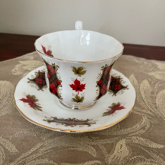 Royal Adderley Maple Leaf Tartan Teacup & Saucer - Picture 4 of 10